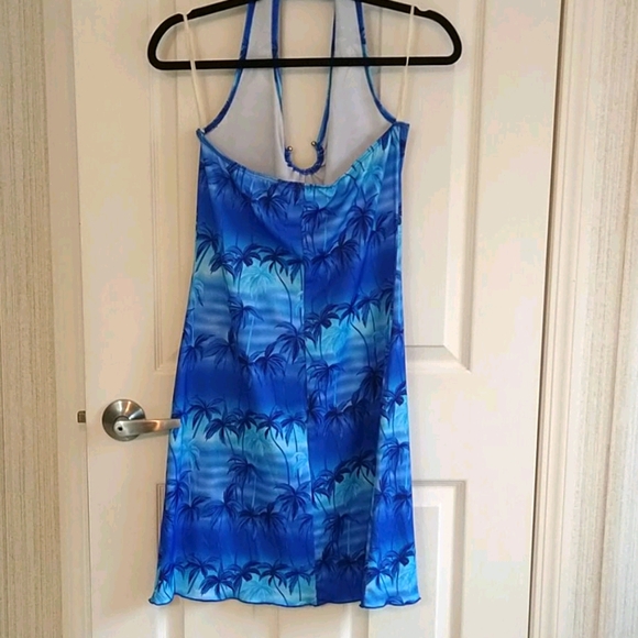 Junior's halter dress - Picture 3 of 3